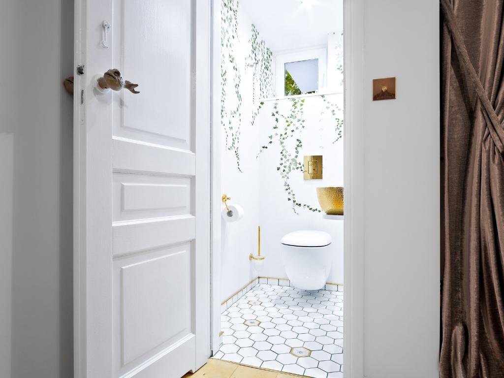 Stilvolles Badezimmer im Dachgeschoss
