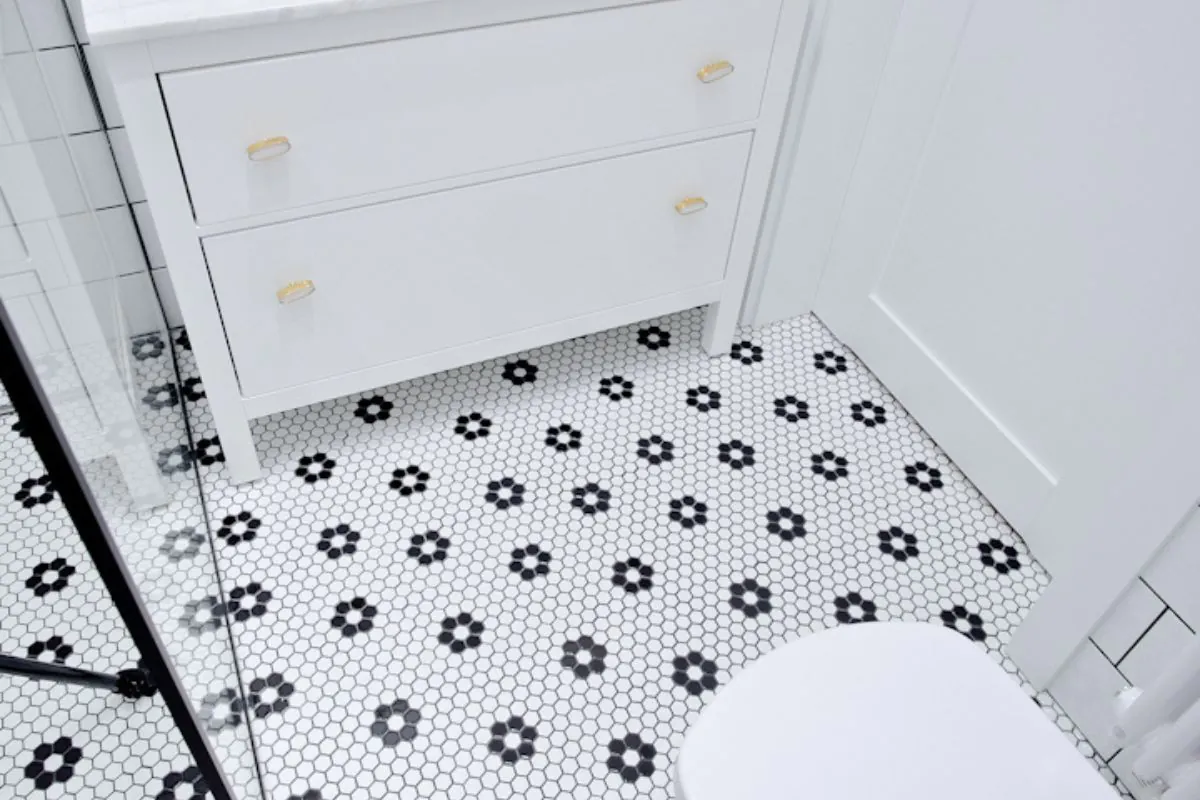 Verlegung von Hexagonfliesen – ein kreatives und originelles Interieur mit Mosaik gestalten!