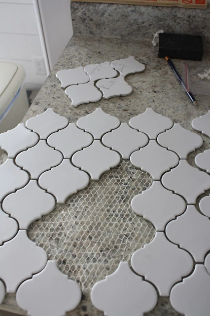 ukladanie plytek ceramicznych zaprawa klejowa porady fachowca kafle arabeska