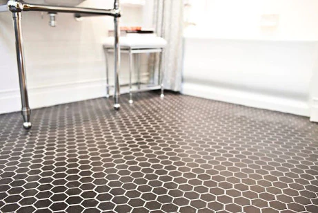 Bodenfliesen schwarze Keramik Hexagonfliesen weiße Fugen