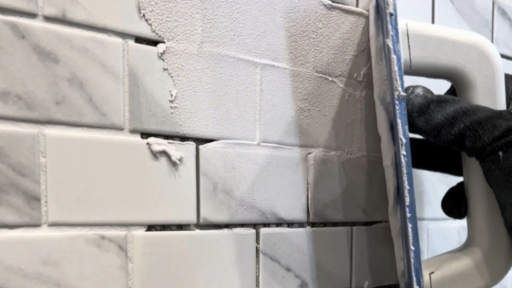 Fugowanie Mozaiki: Praktyczne Wskazówki i Techniki od Ekspertów!