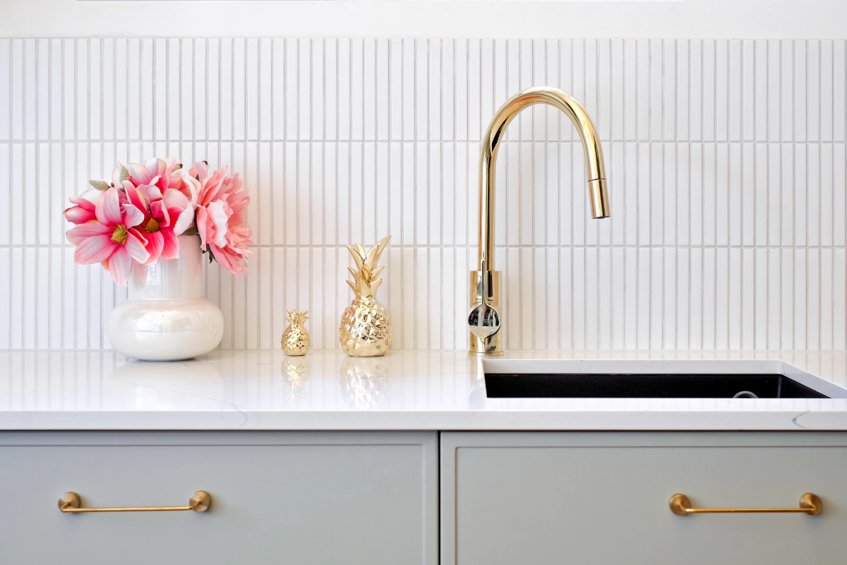 Die goldene Küche - wie dekoriert man ein Interieur mit Geschmack? Tipps für die Inneneinrichtung